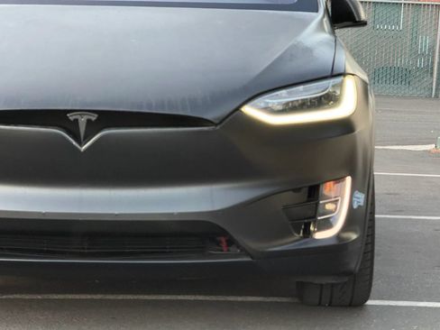 Used 2018 Tesla Model X 100D AWD/4WD image 8