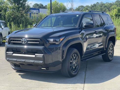 Used 2025 Toyota 4Runner SR5 AWD/4WD image 5