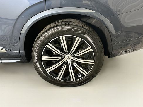 Used 2025 Volvo XC90 B6 Plus image 11
