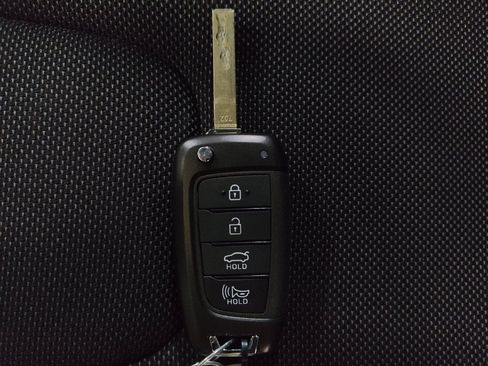 Used 2023 Hyundai Elantra SE image 32