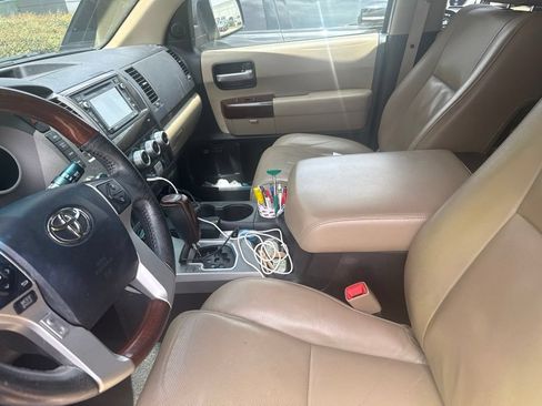 Used 2017 Toyota Sequoia Platinum RWD image 2