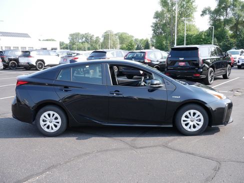Used 2021 Toyota Prius LE FWD image 8