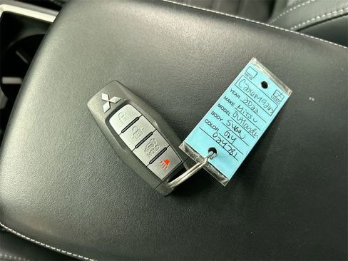 Used 2022 Mitsubishi Outlander SE image 12