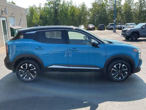 Used 2025 Nissan Kicks SR AWD/4WD image 4