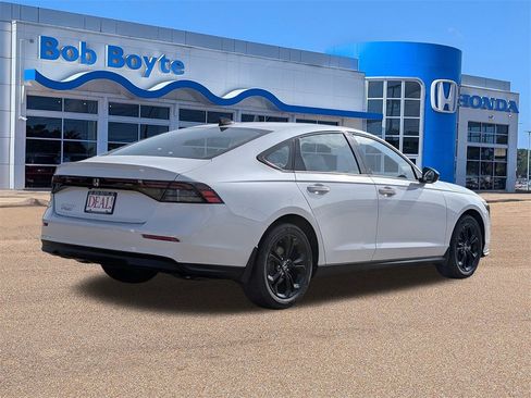 New 2025 Honda Accord SE image 5