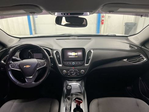 Used 2018 Chevrolet Malibu LT FWD image 10