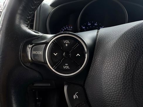 Used 2015 Kia Soul ! FWD image 24