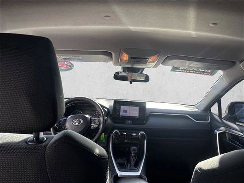 Used 2021 Toyota RAV4 LE image 19