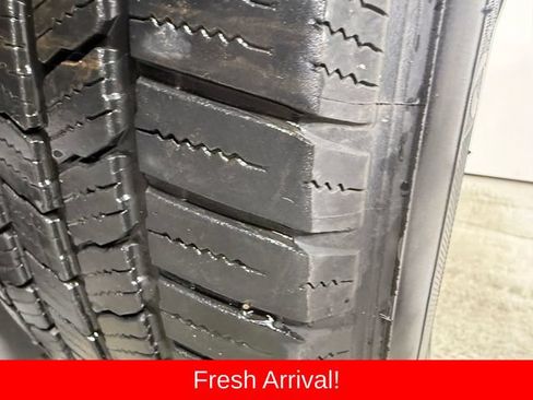 Used 2016 Ford Explorer XLT w/ Equipment Group 202A AWD/4WD image 11