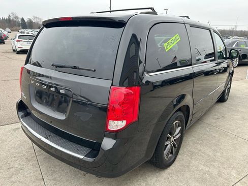 Used 2017 Dodge Grand Caravan SXT FWD image 5