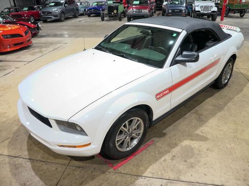 Used 2005 Ford Mustang Premium image 27