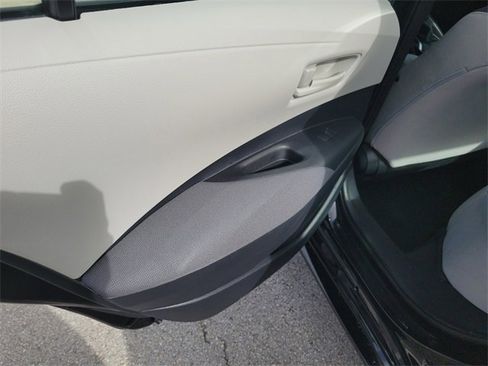 Used 2025 Toyota Corolla LE image 9