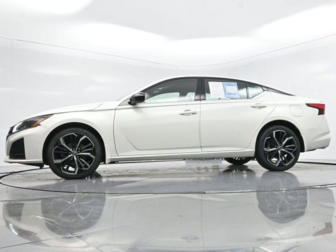 Used 2023 Nissan Altima 2.5 SR AWD/4WD image 43