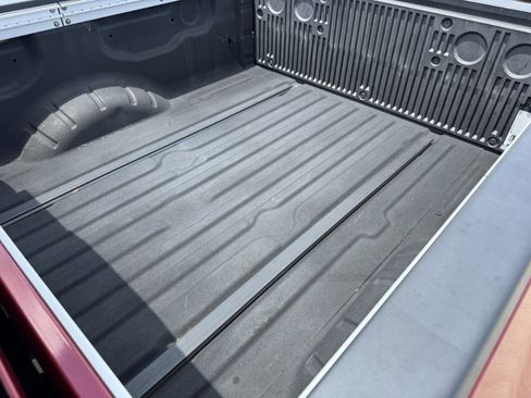 Used 2020 Nissan Titan SL w/ Moonroof Package AWD/4WD image 31