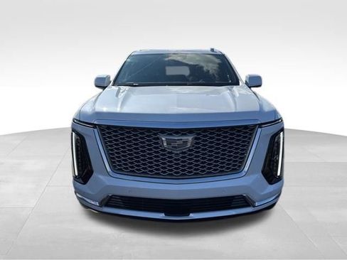 Used 2026 Cadillac Escalade Luxury w/ LPO, Radiant Package image 2