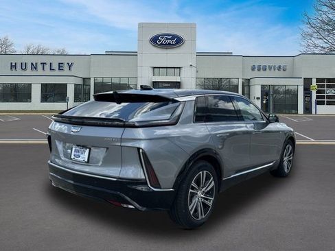 Used 2024 Cadillac Lyriq Luxury AWD/4WD image 4
