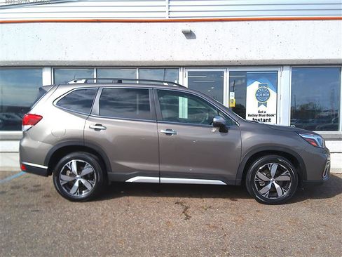 Used 2019 Subaru Forester Touring AWD/4WD image 3