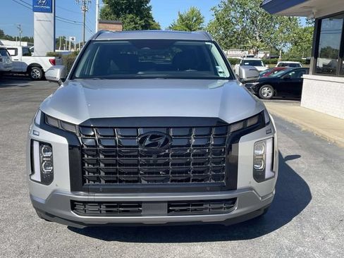 Used 2024 Hyundai Palisade SEL w/ Premium Package FWD image 2