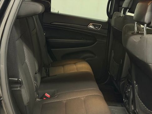 Used 2018 Jeep Grand Cherokee Laredo image 19