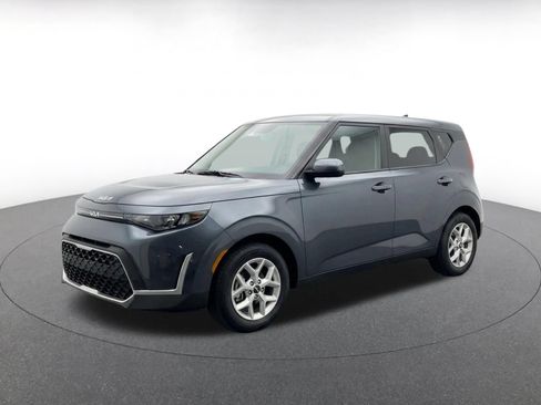 Used 2025 Kia Soul LX w/ LX Technology Package FWD image 3
