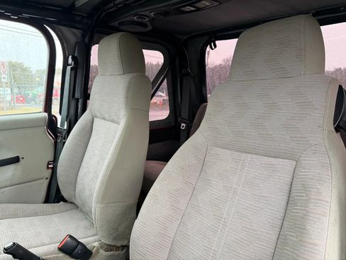 Used 2004 Jeep Wrangler Rubicon AWD/4WD image 10