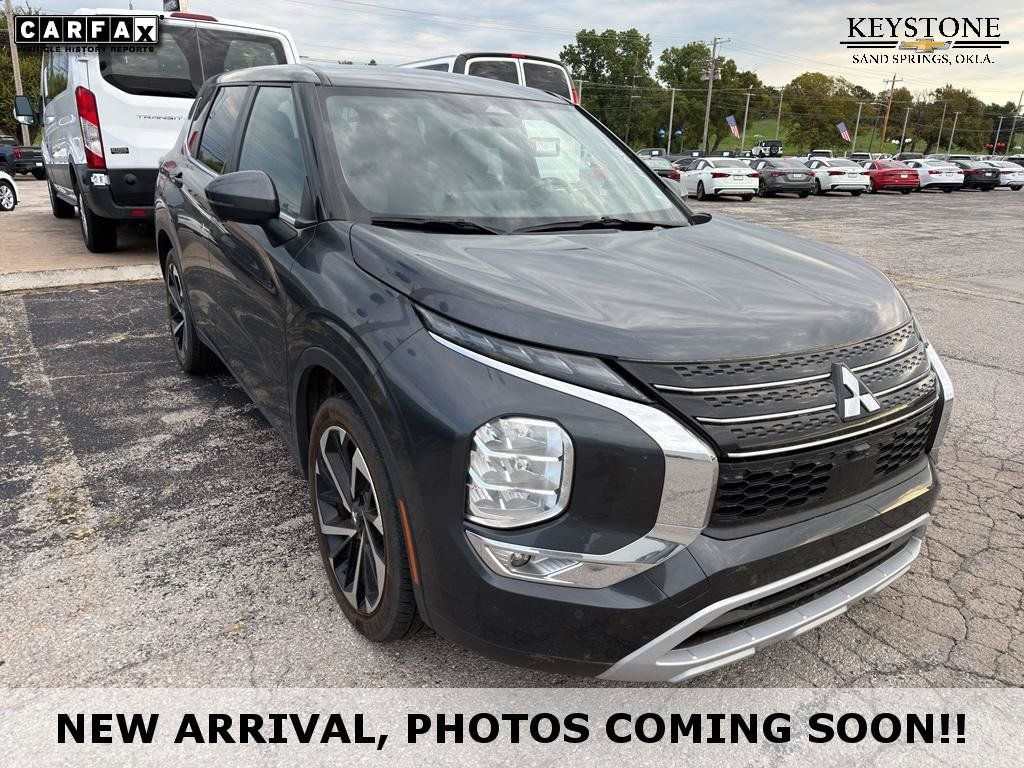 Used 2024 Mitsubishi Outlander SE FWD image 1