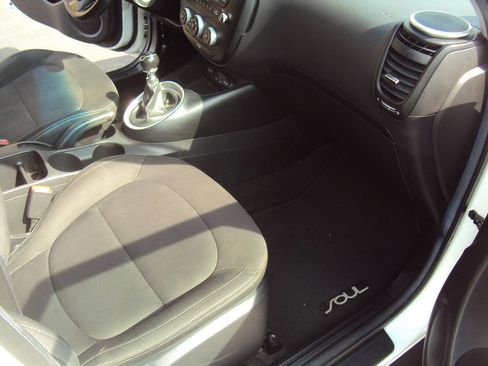 Used 2015 Kia Soul FWD image 10