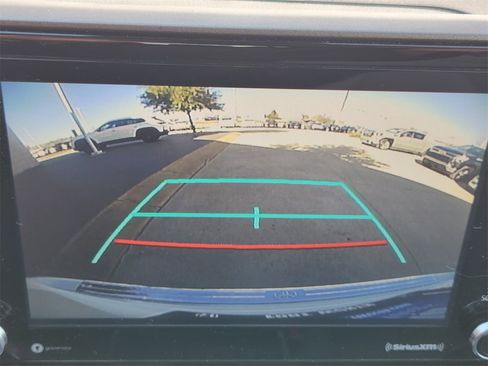 Used 2020 Toyota Highlander L image 17