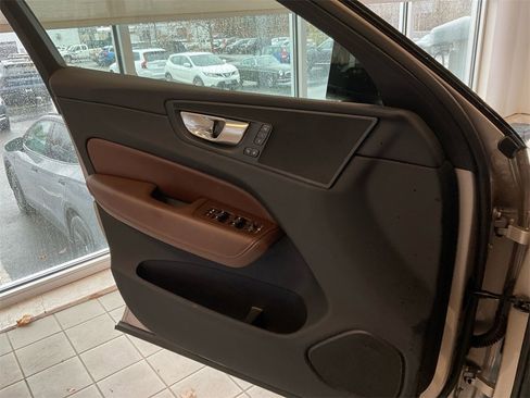 Certified 2023 Volvo XC60 B5 Plus w/ Climate Package image 18