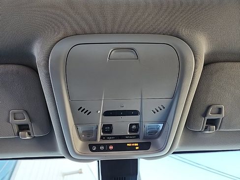 Used 2018 Chevrolet Equinox Premier AWD/4WD image 25
