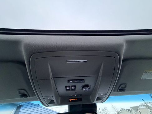 Used 2016 Chevrolet Suburban LT image 14