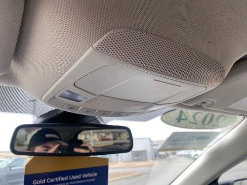 Used 2024 Ford Edge Titanium image 25