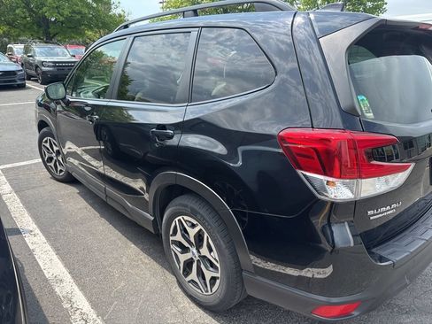 Used 2020 Subaru Forester Premium w/ Popular Package #1 AWD/4WD image 8
