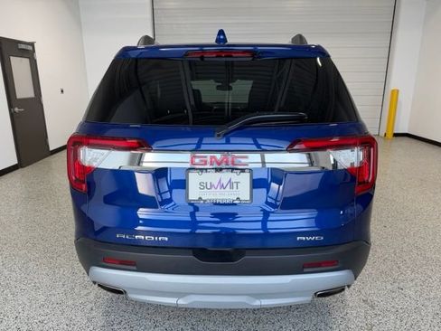 Used 2023 GMC Acadia SLT w/ Technology Package AWD/4WD image 4