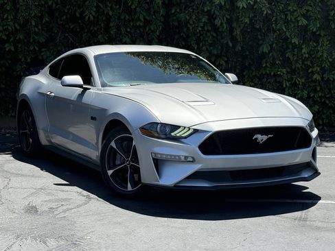Used 2018 Ford Mustang GT RWD image 1