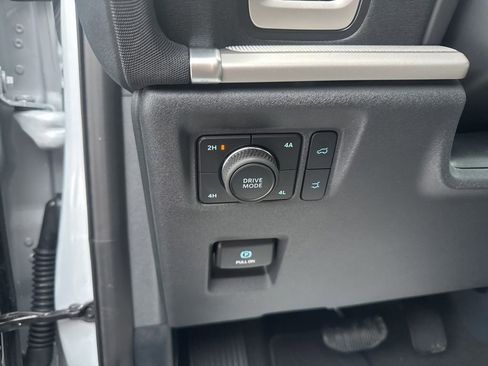 Used 2025 Ford Expedition Active image 19