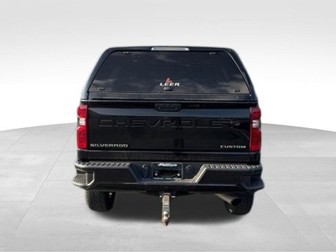 Used 2022 Chevrolet Silverado 2500 Custom w/ Custom Value Package AWD/4WD image 4
