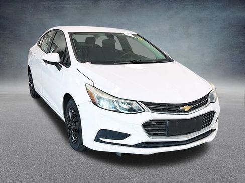 Used 2017 Chevrolet Cruze LS FWD image 4