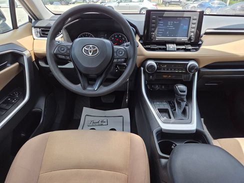 Used 2021 Toyota RAV4 LE FWD image 7