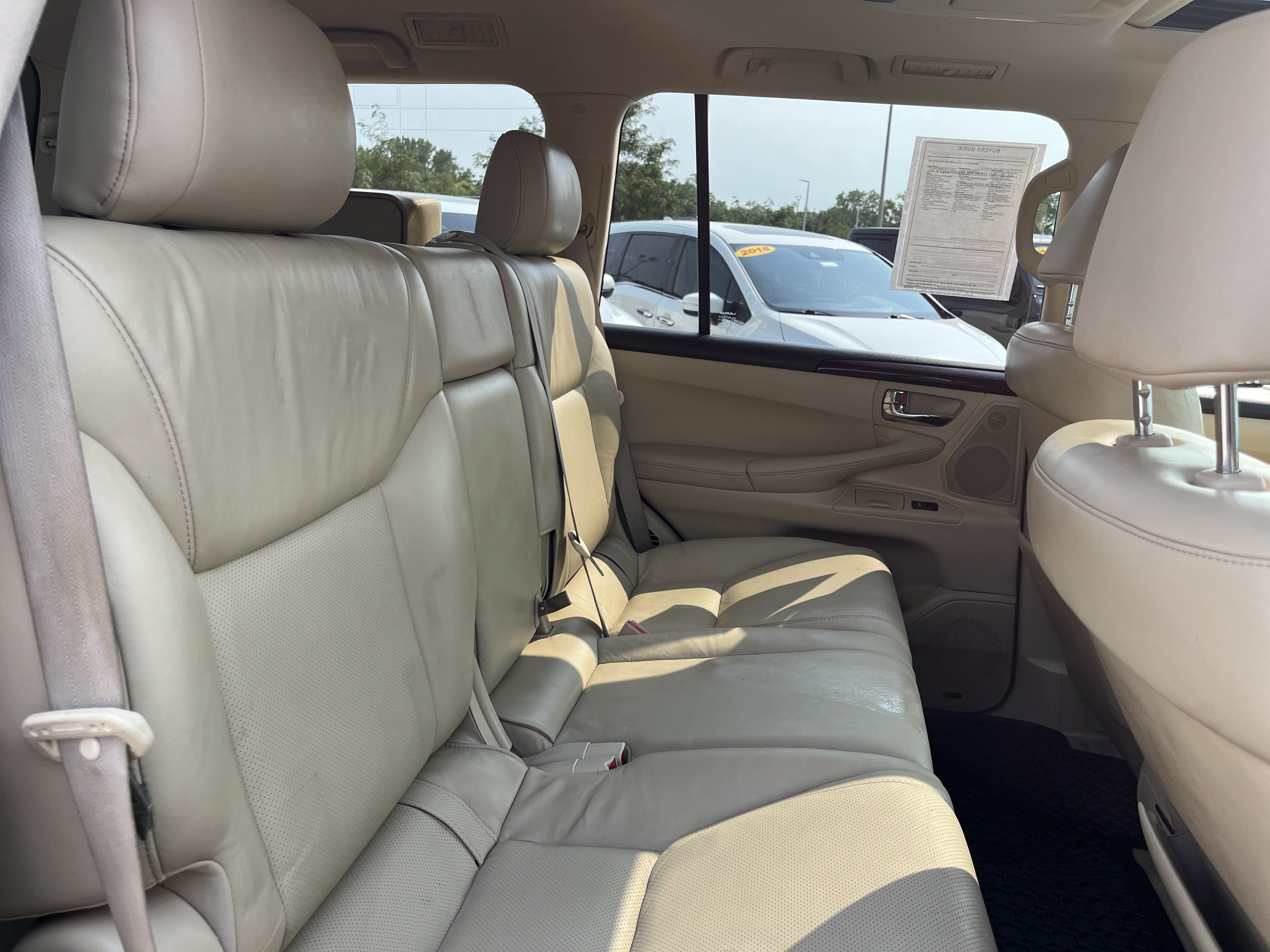 Used 2011 Lexus LX 570 4WD w/ Luxury Pkg image 18