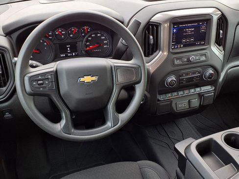 Used 2025 Chevrolet Silverado 1500 Custom image 13