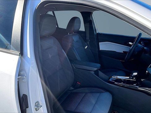 Used 2024 Chevrolet Trax LT image 7