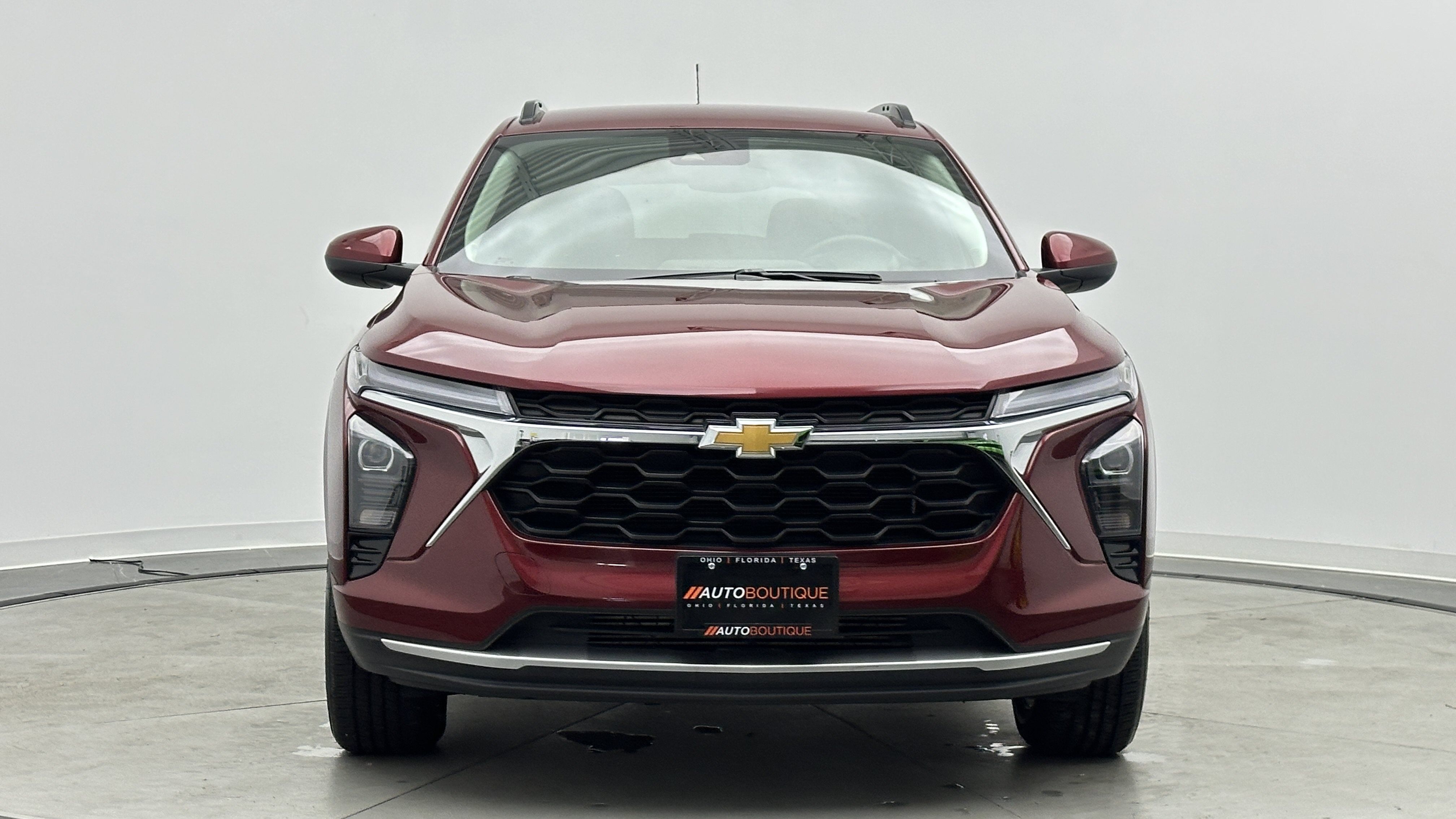 Used 2025 Chevrolet Trax LT w/ LT Convenience Package FWD image 2