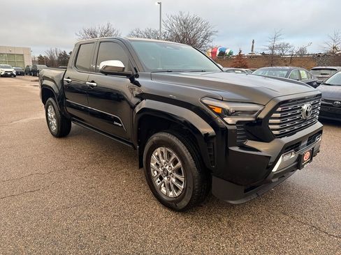 Used 2025 Toyota Tacoma Limited image 11