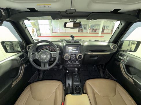 Used 2016 Jeep Wrangler Unlimited Sahara image 22