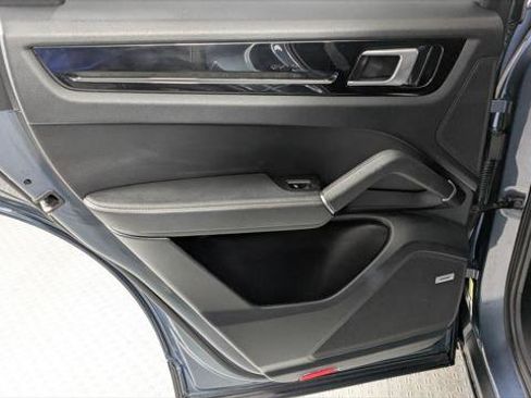 Used 2019 Porsche Cayenne image 16