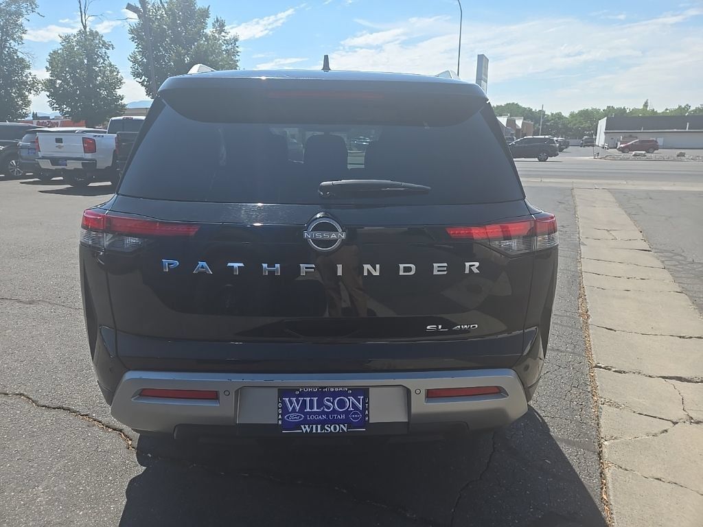 Used 2025 Nissan Pathfinder SL AWD/4WD image 6