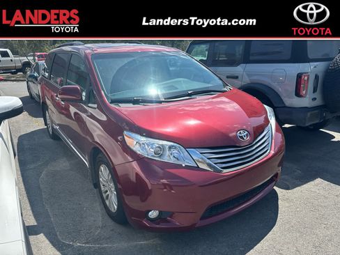 Used 2017 Toyota Sienna XLE w/ XLE Navigation Package image 1