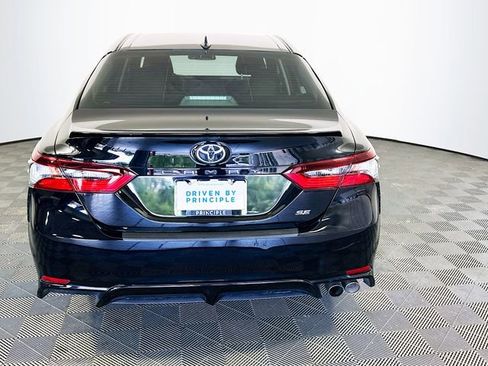 Used 2021 Toyota Camry SE FWD image 7