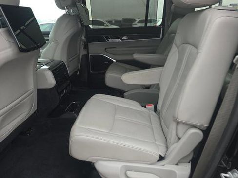 Used 2022 Jeep Wagoneer Series III w/ Convenience Group I image 9